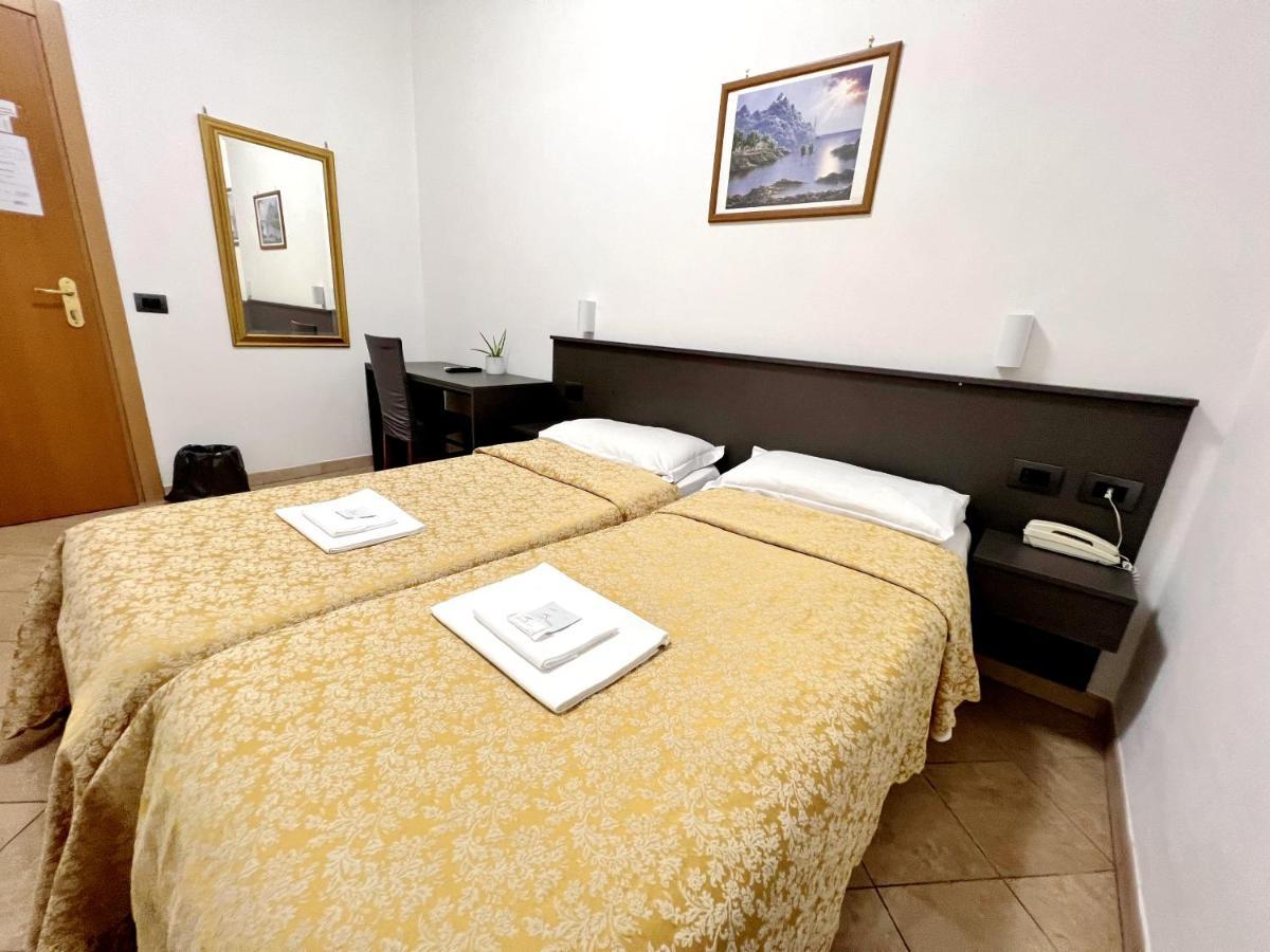 רומא Hotel Domus Termini מראה חיצוני תמונה