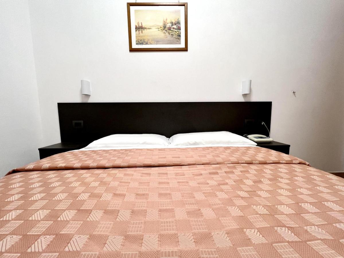 רומא Hotel Domus Termini מראה חיצוני תמונה