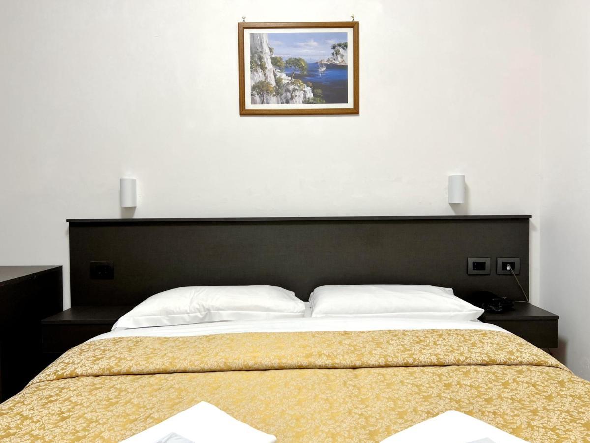 רומא Hotel Domus Termini מראה חיצוני תמונה